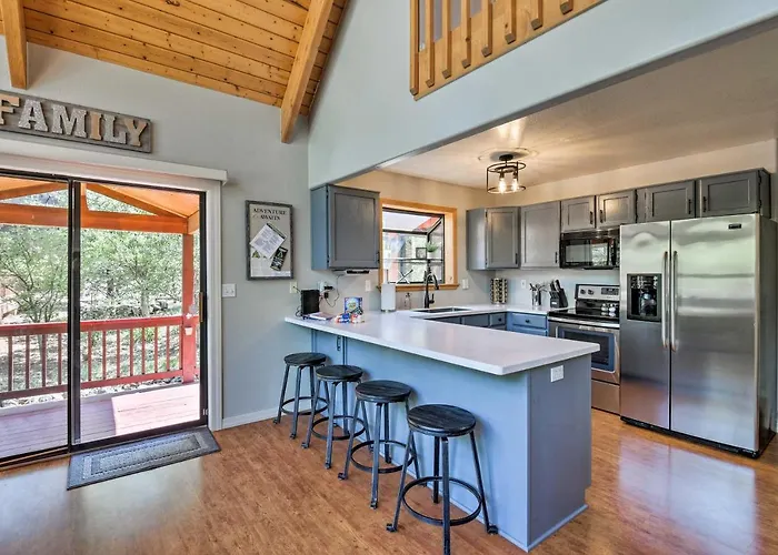 Holiday home Modern Mountain Chalet: Retreat W/ Deck Munds Park