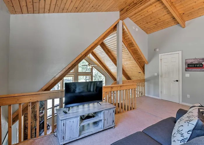 Modern Mountain Chalet: Retreat W/ Deck Holiday home *